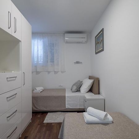 Drop In Split Luxury Suites 외부 사진