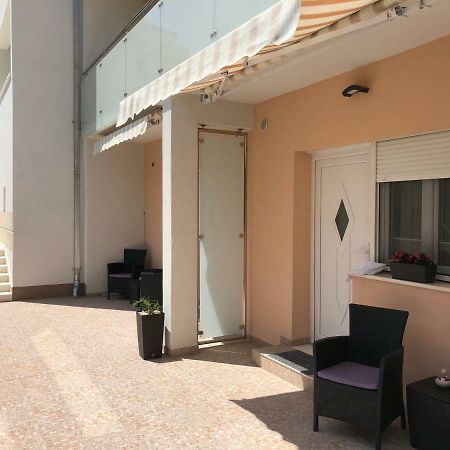 Drop In Split Luxury Suites 외부 사진