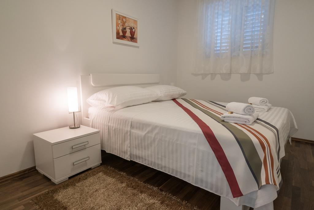 Drop In Split Luxury Suites 외부 사진