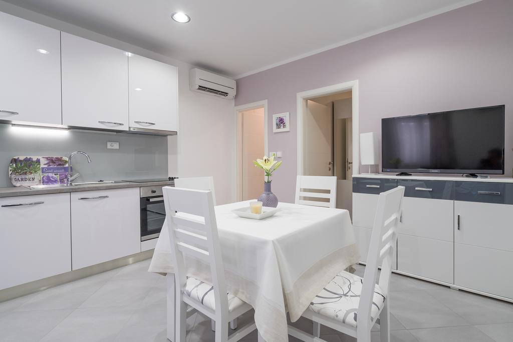 Drop In Split Luxury Suites 외부 사진