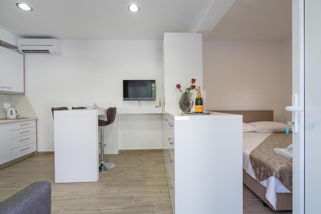 Drop In Split Luxury Suites 외부 사진