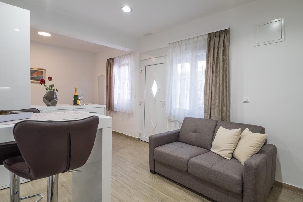 Drop In Split Luxury Suites 외부 사진