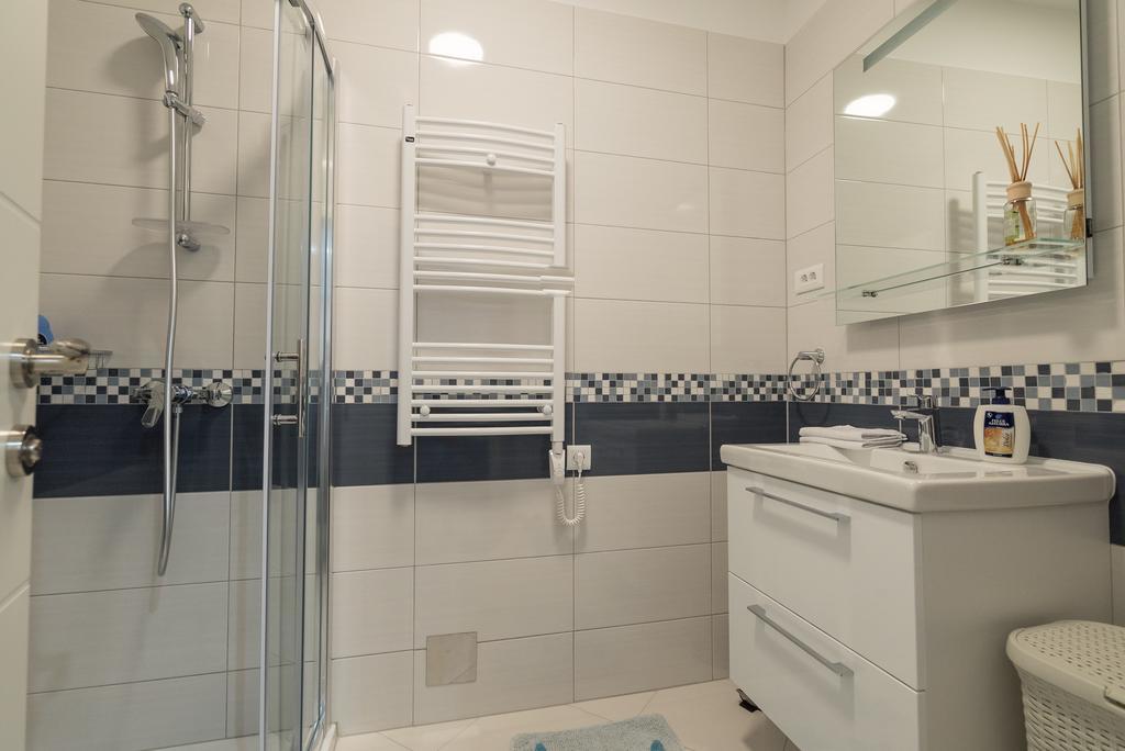 Drop In Split Luxury Suites 외부 사진