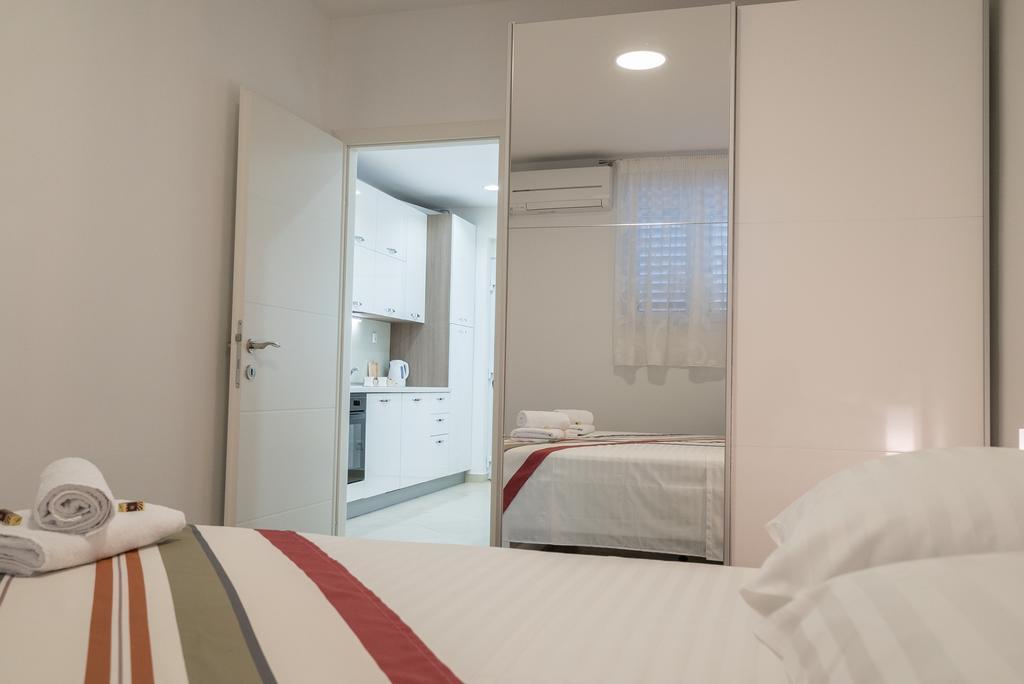 Drop In Split Luxury Suites 외부 사진