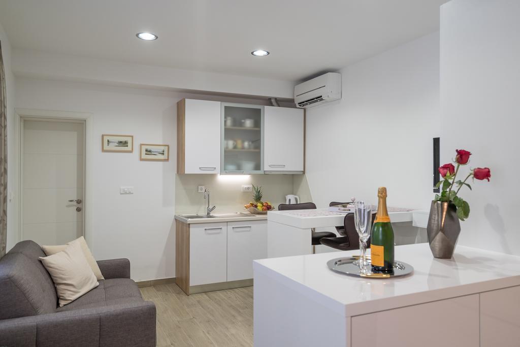 Drop In Split Luxury Suites 외부 사진