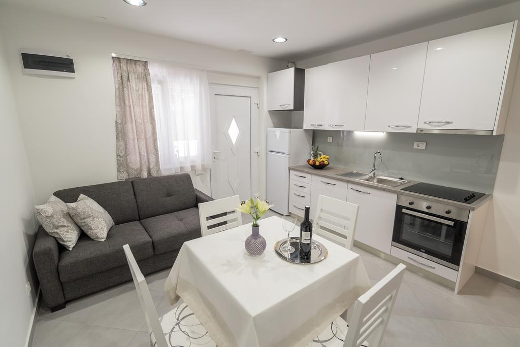 Drop In Split Luxury Suites 외부 사진
