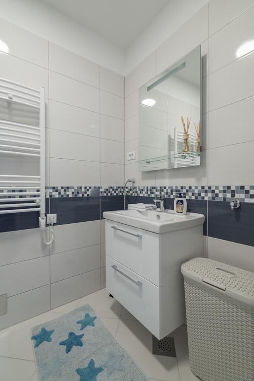 Drop In Split Luxury Suites 외부 사진