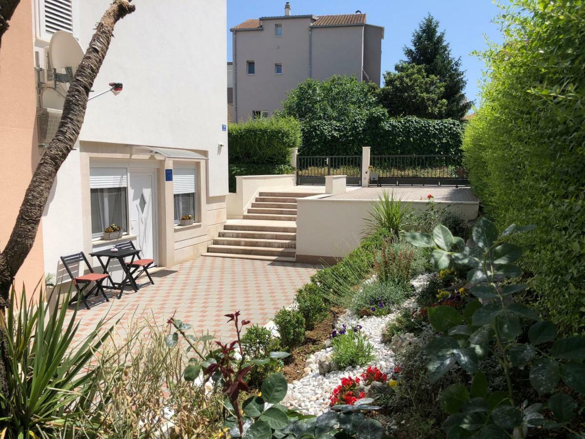 Drop In Split Luxury Suites 외부 사진
