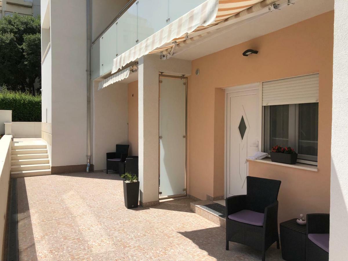 Drop In Split Luxury Suites 외부 사진