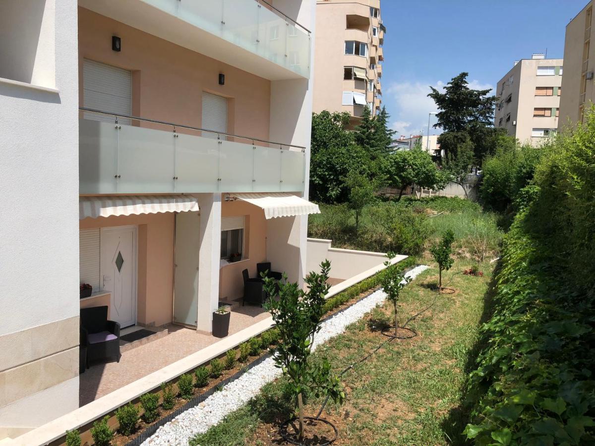 Drop In Split Luxury Suites 외부 사진